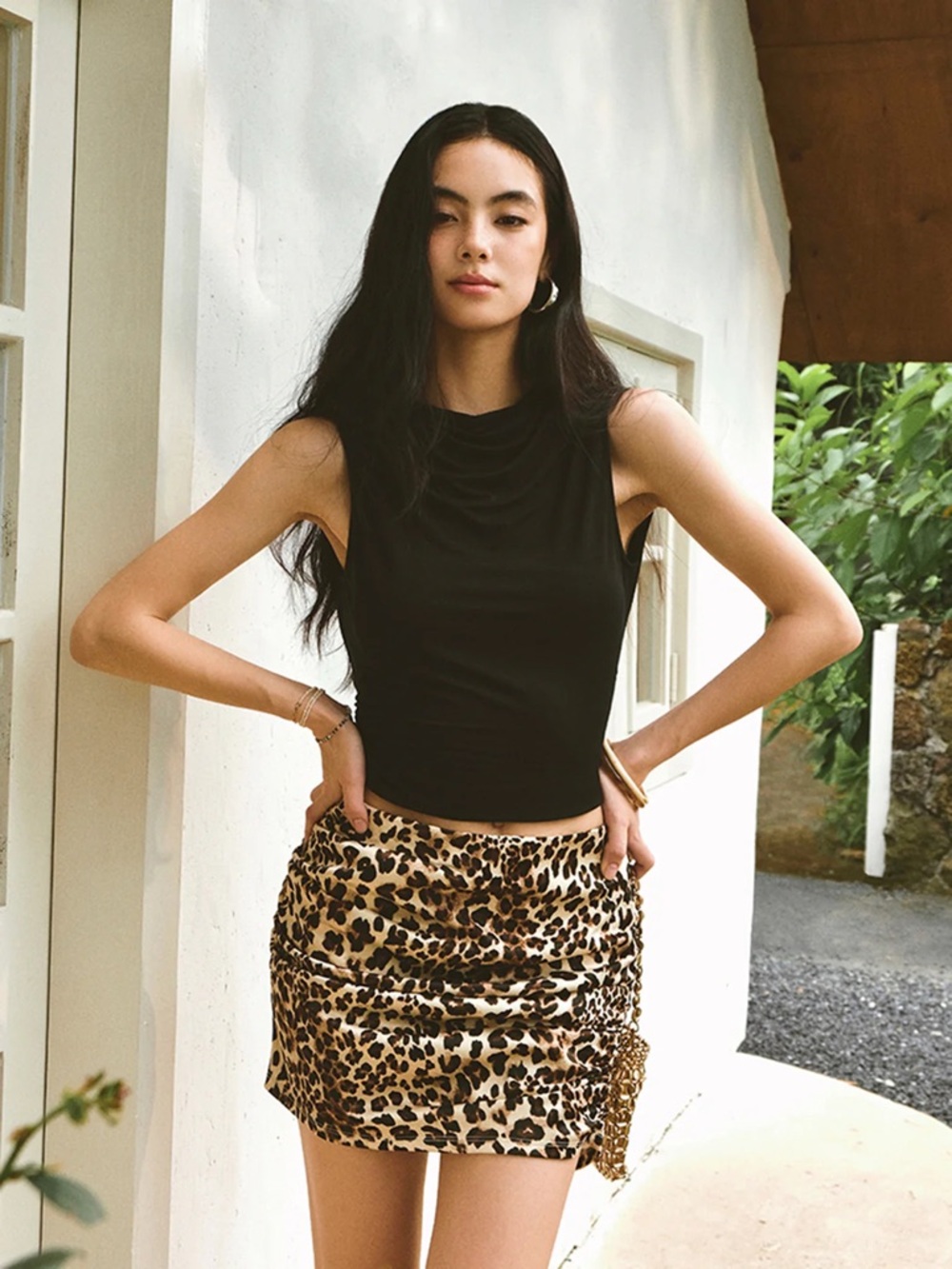 Backless Golden Button Tank Top - Picture 2 of 3